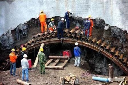 复兴隧道钢花管支护案例
